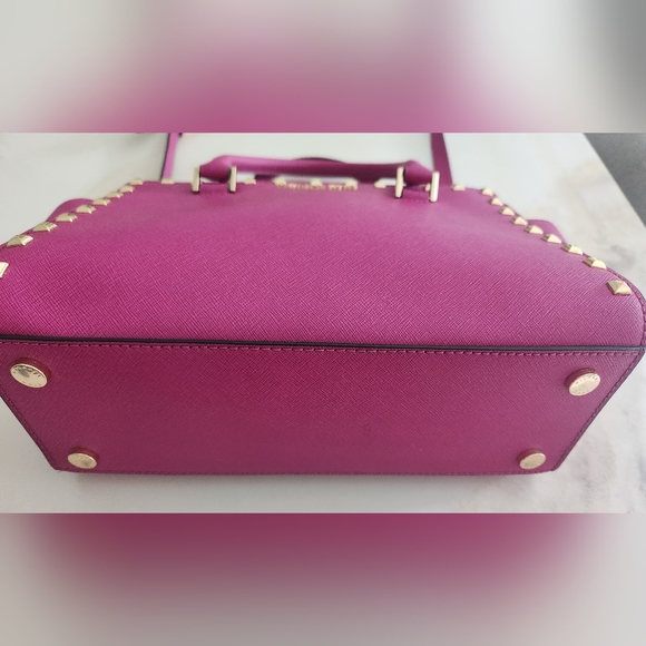 Gorgeous hot pink Michael Kors Selma Mdm Studded convertible crossbody bag - Picture 5 of 14
